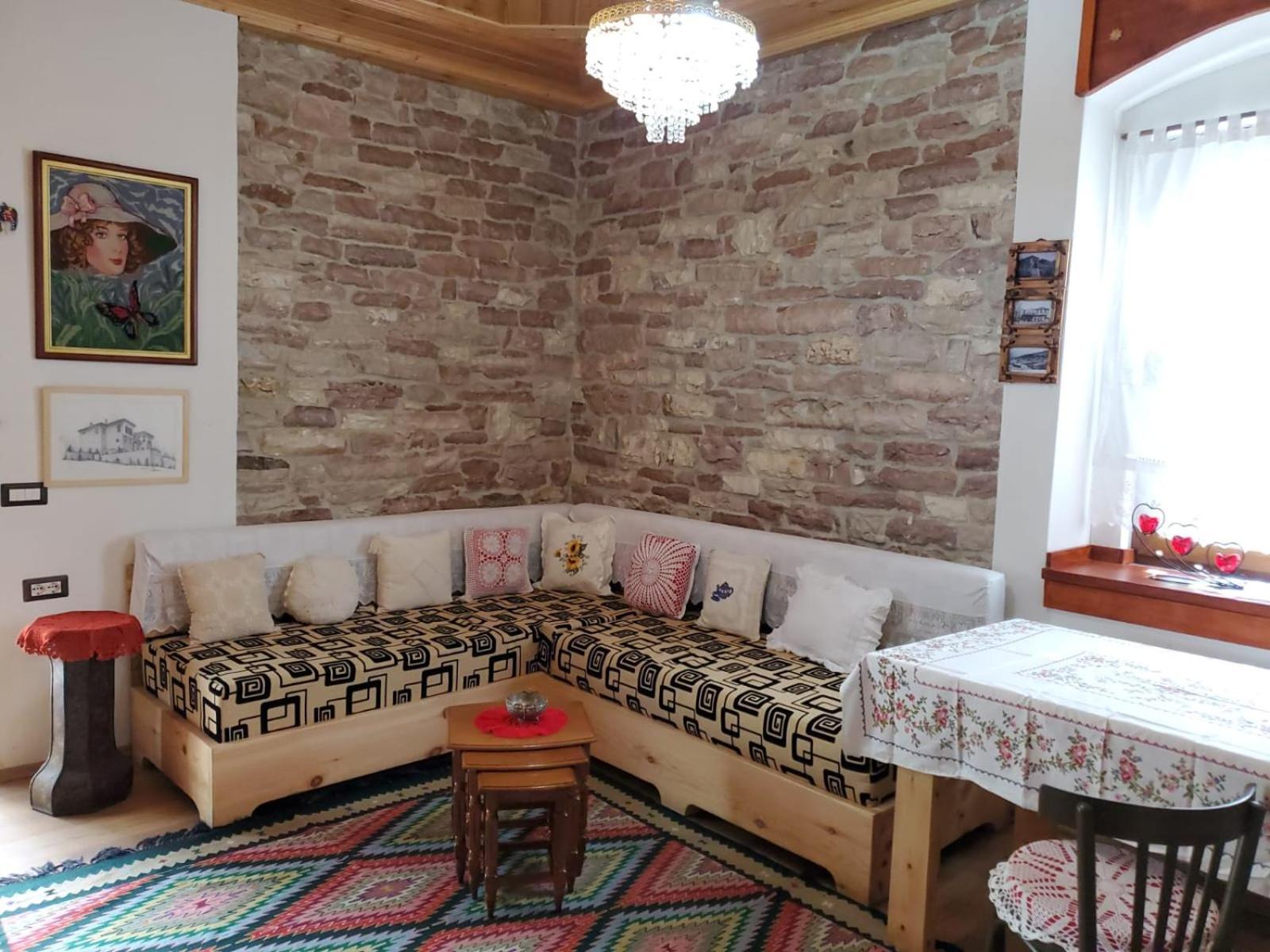 Aria Guesthouse Gjirokaster Luaran gambar